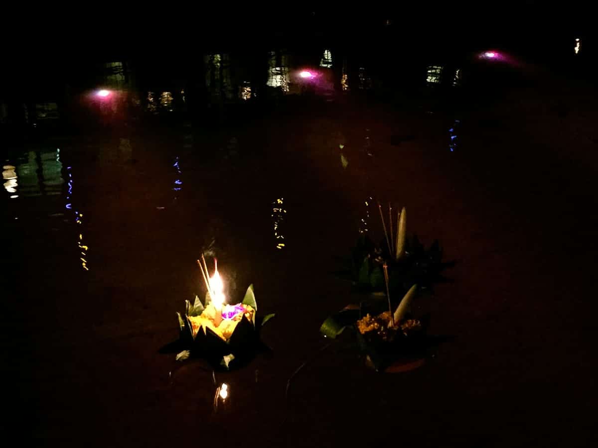 Unsere Krathongs auf dem Wasser