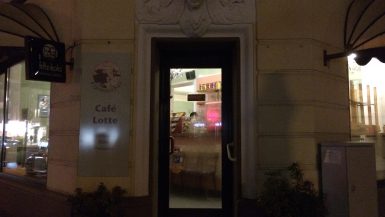 Café Lotte am Abend