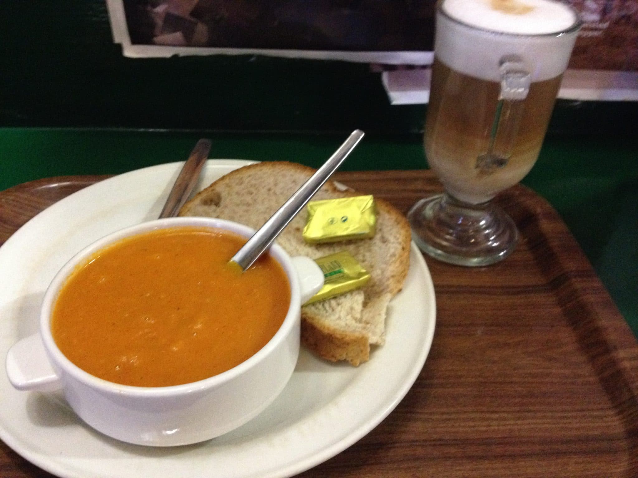 Tomaten-Basilikum-Suppe in Simon's Place