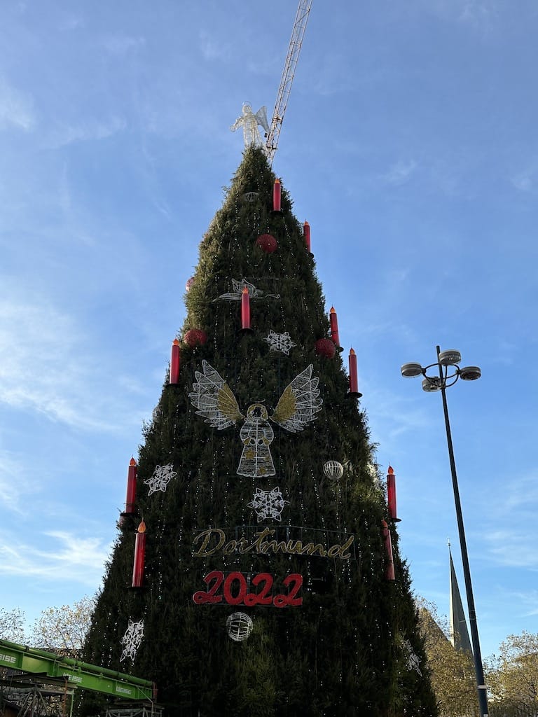 Schriftzug 2022, Weihnachtsbaum Dortmund