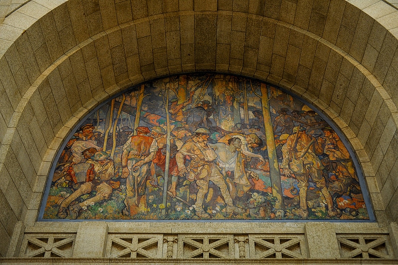 kryptisches Gemälde im Gebäude