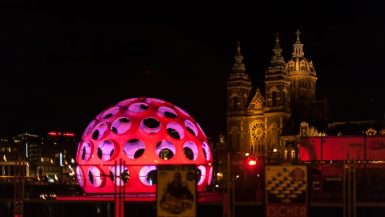 Buckminster Fullers Fly's Eye Dome beim Amsterdam Light Festival