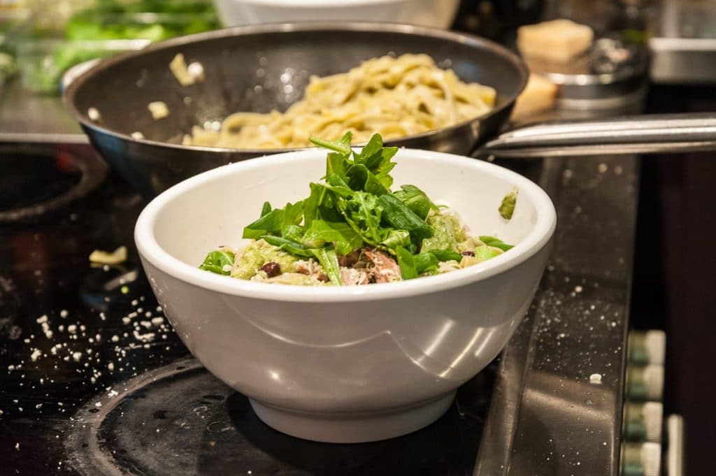 Spinatnudeln und Pesto