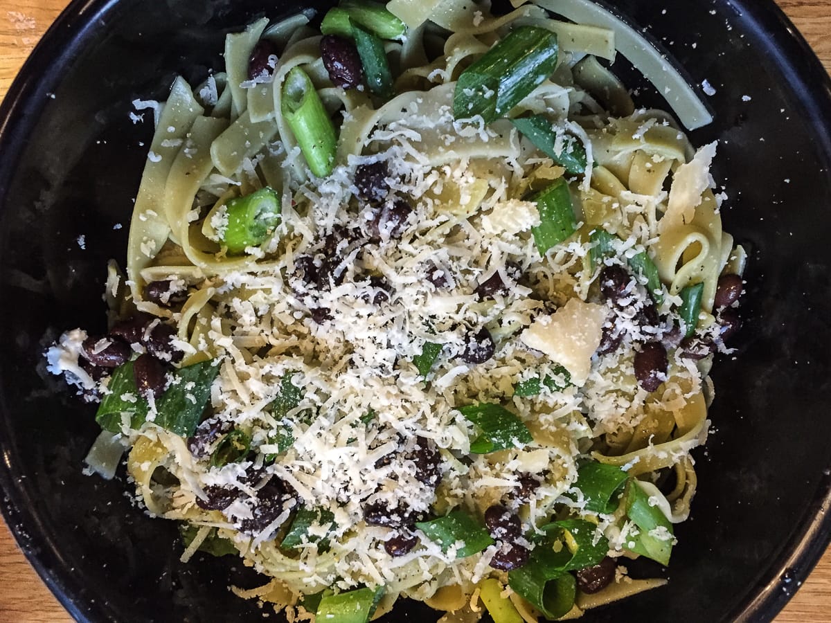 Spinatnudeln mit Pesto