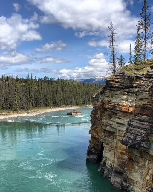 Am Fuße der Athabasca Falls