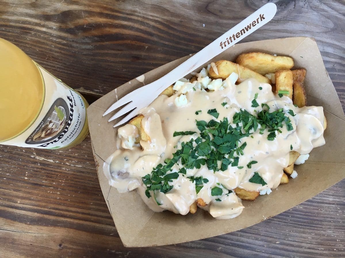 Montréal Poutine mit Champignonrahmsoße