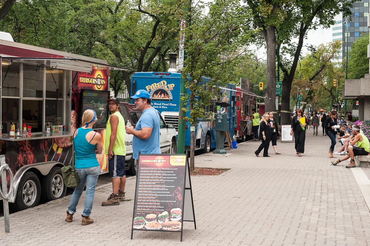 Food Trucks auf Winnipegs Broadway