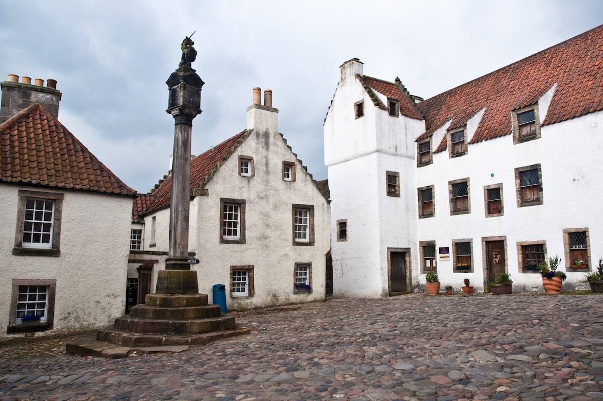 Culross Mercat Cross, Marktplatz & Study House - Foto von Phillip Capper (via Flickr), CC BY 2.0-Lizenz
