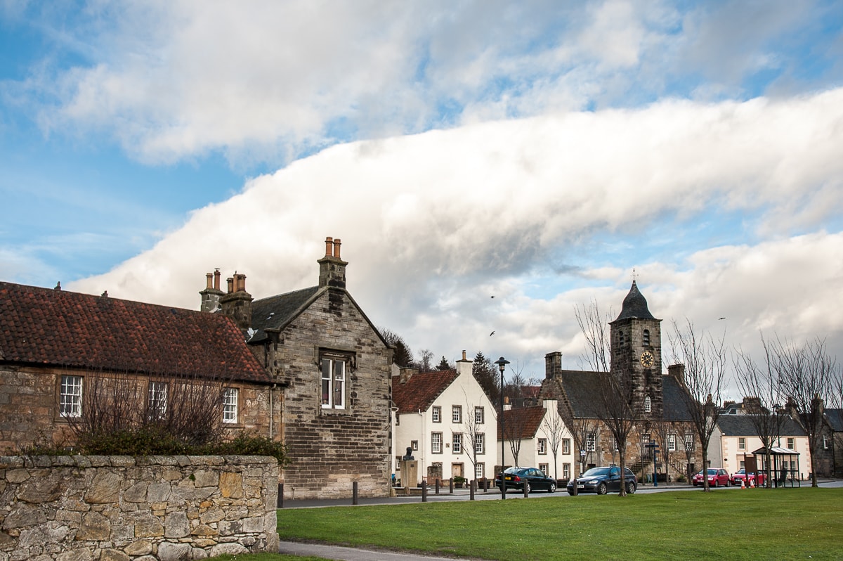 Culross mit Stadthaus (rechts)