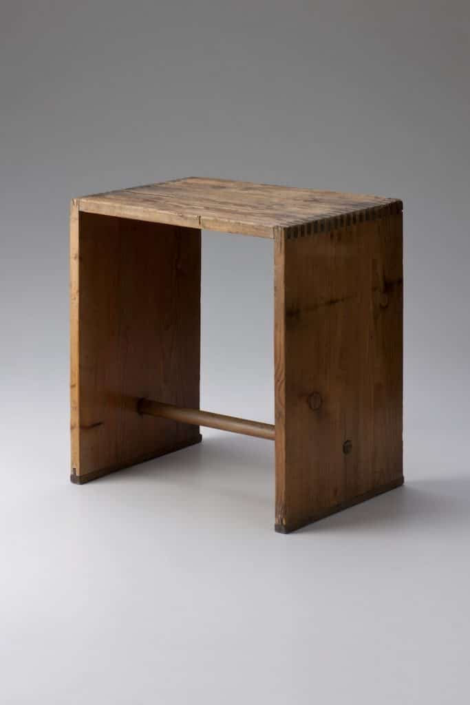 Arbeitshocker Sgabillo („Ulmer Hocker“) Entwurf: Max Bill (1908– 1994), Paul Gugelot (1920– 1965) Herstellung: Paul Hildinger Ulm, 1954/ 1962 Fichten- und Buchenholz, unbeschichtet, H. 45 cm, B. 40 cm, T. 29,5 cm © Landesmuseum Württemberg, Stuttgart; Foto: Hendrik Zwietasch