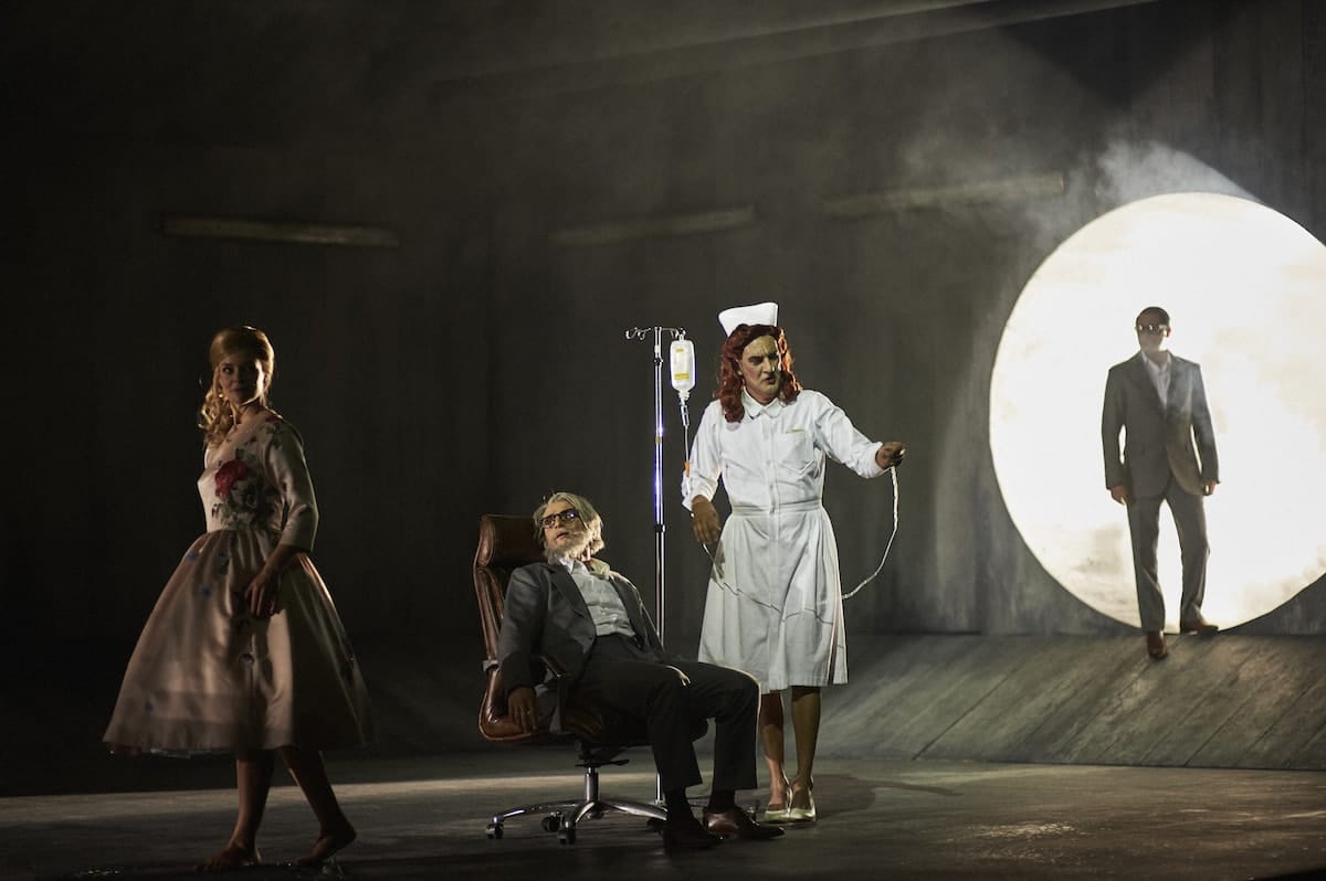 Faust (Theater Dortmund): Eleonore Marguerre, Lucian Krasznec, Karl-Heinz Lehner, David N. Koch Foto: Thomas Jauk
