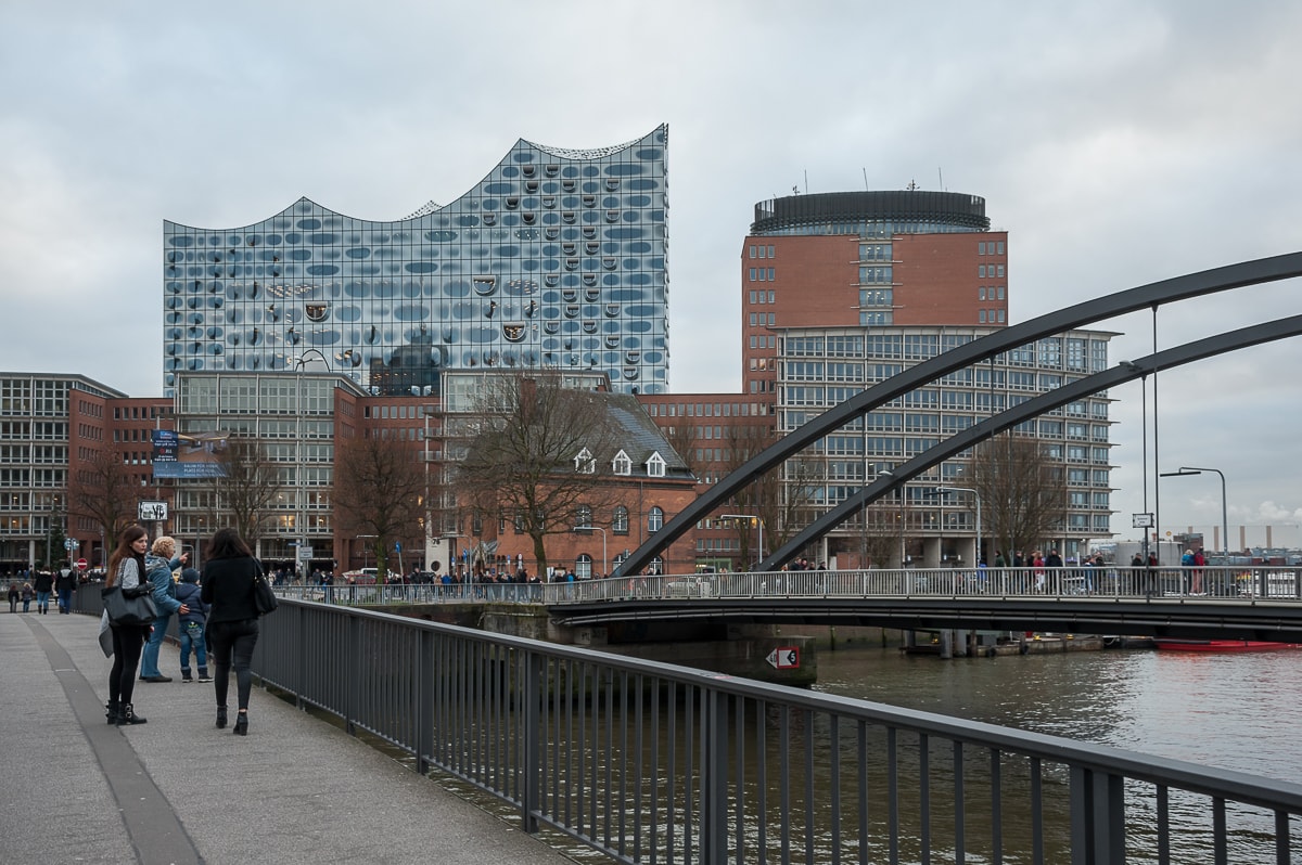 Elbphilharmonie - Blick von der Niederbaumbrücke aus