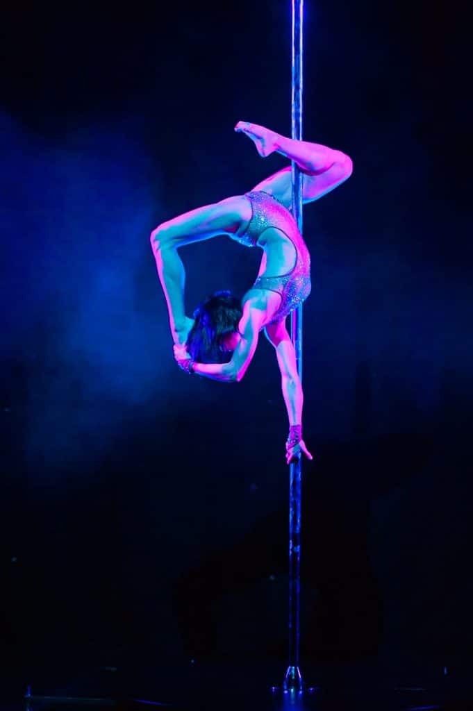 Sheila Nicolodi am Dance Pole
