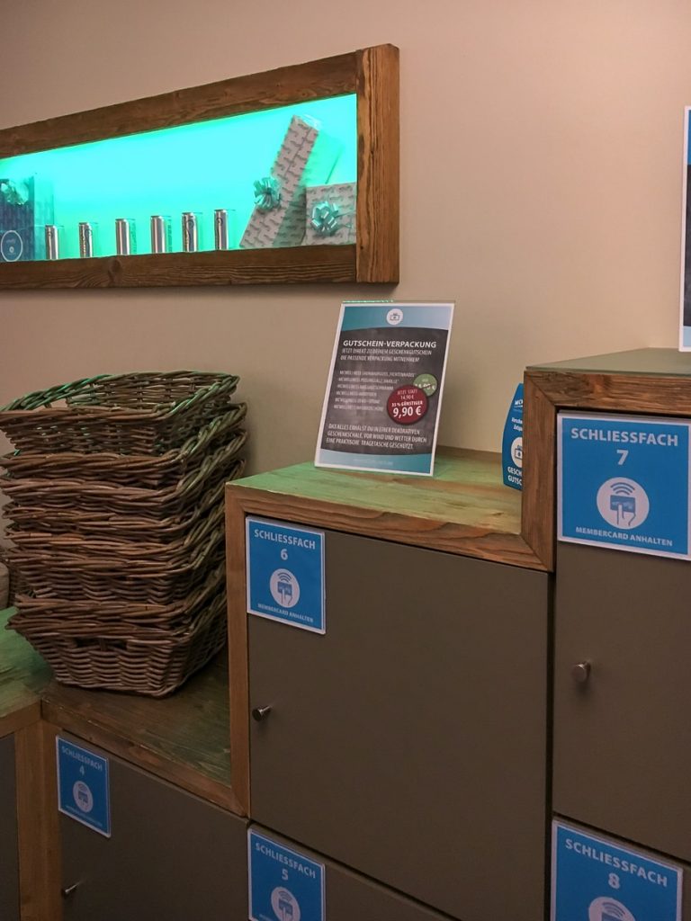 Das Nötigste kommt bei McWellness in die Rattankörbe