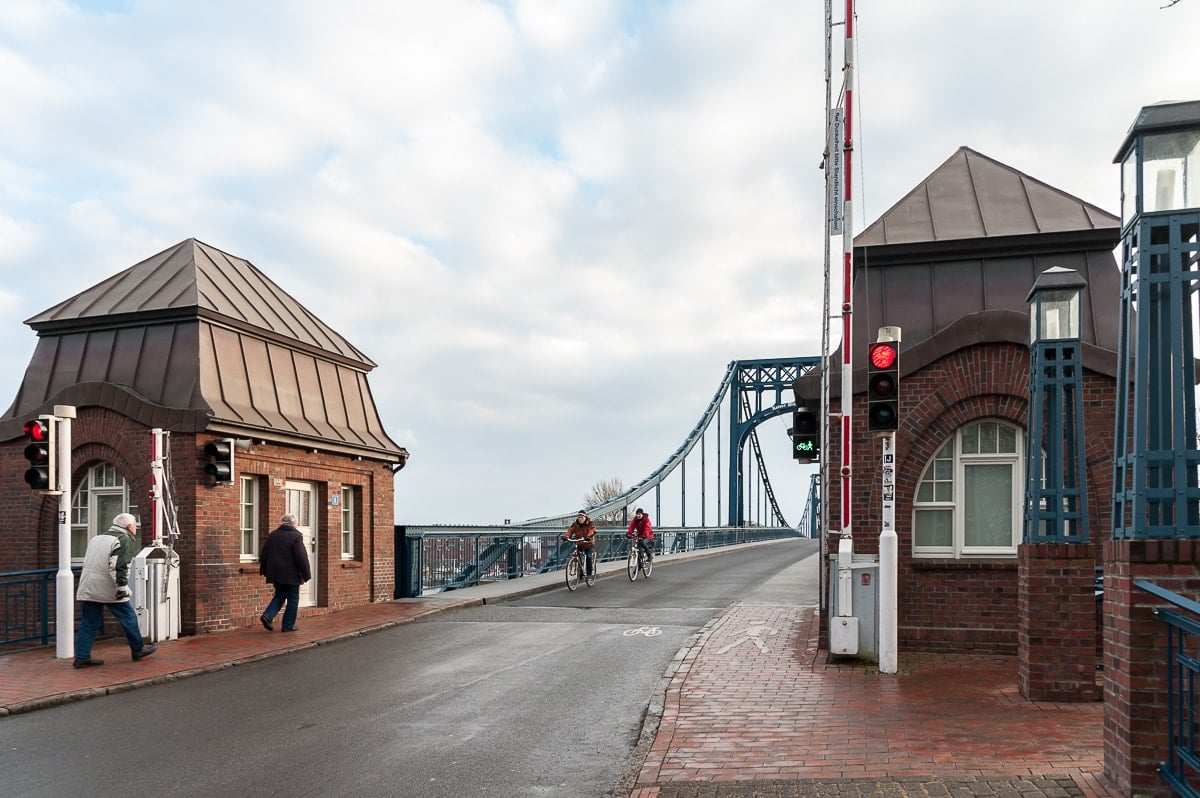Ampelanlage an der Kaiser-Wilhelm-Brücke