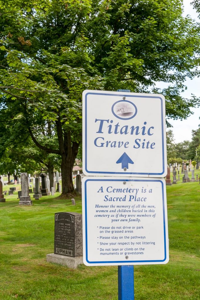 Die Titanic-Gräber sind extra ausgeschildert