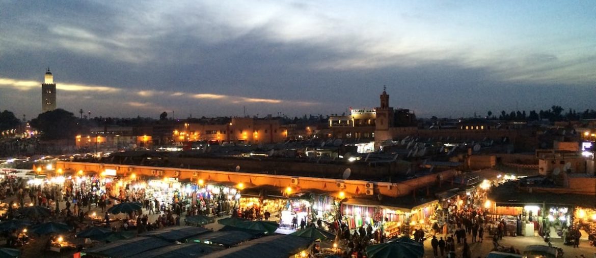 Marrakesch: Stadt der vielen Gesichter Djemaa el Fna bei Nacht
