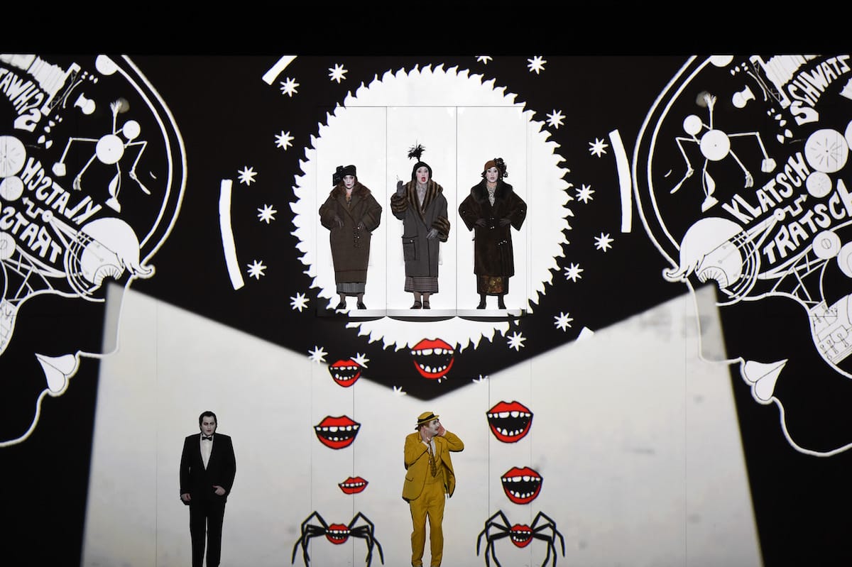 Sylvia Hamvasi (Erste Dame), Marta Márquez (Zweite Dame), Katarzyna Kuncio (Dritte Dame), Jussi Myllys (Tamino) und Richard Šveda (Papageno) Foto: Hans Jörg Michel