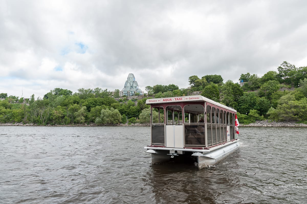 Wassertaxi am Ottawa-Fluß