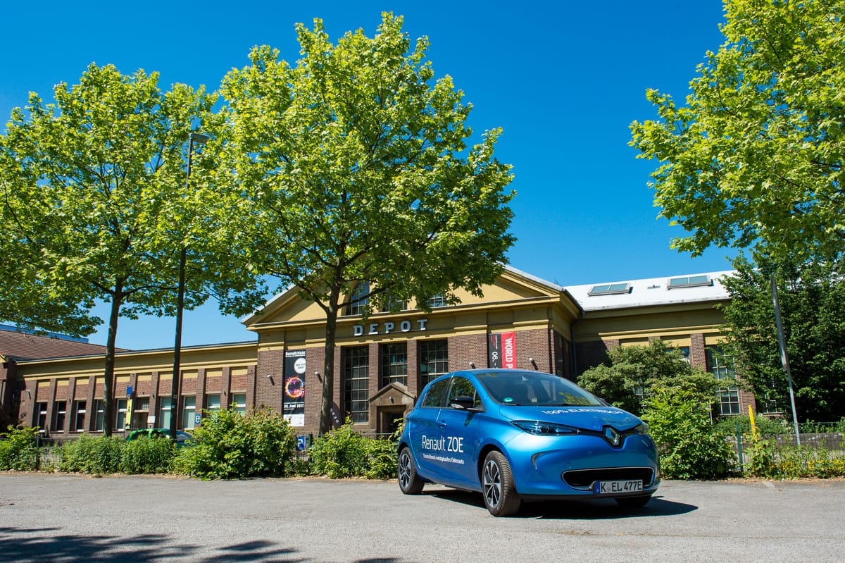 ZOE vor dem Kultur.Depot in Dortmund