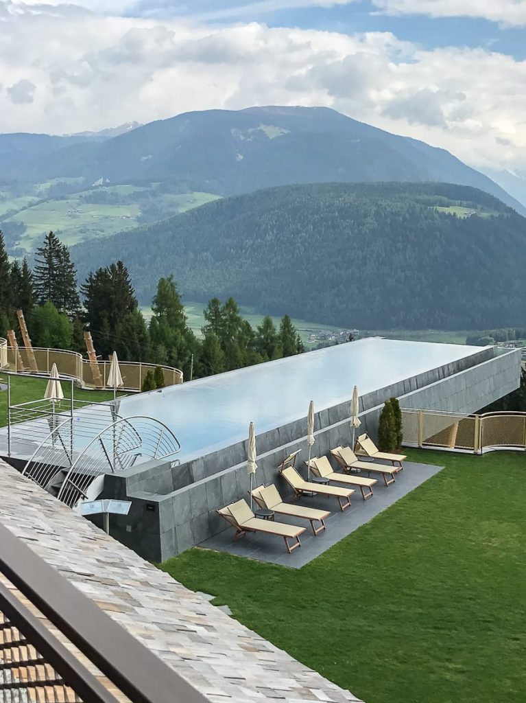 25 m langer Schwimmerpool