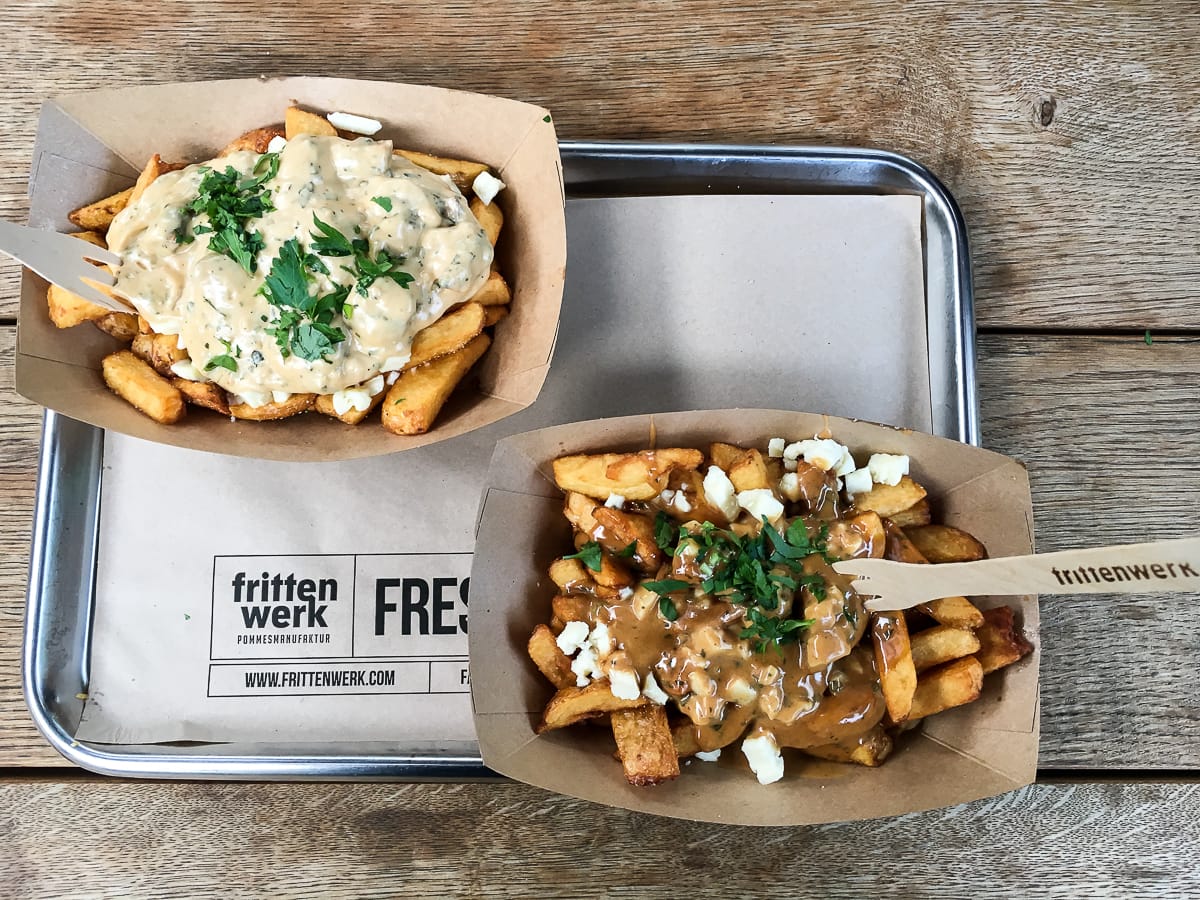 Montréal (oben links) und Québec (unten rechts) Poutine