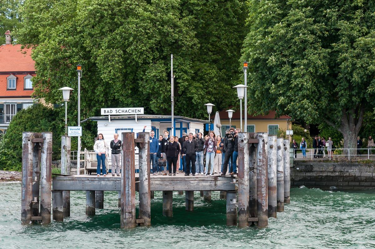 wartende Teilnehmer am Anleger Bad Schachen