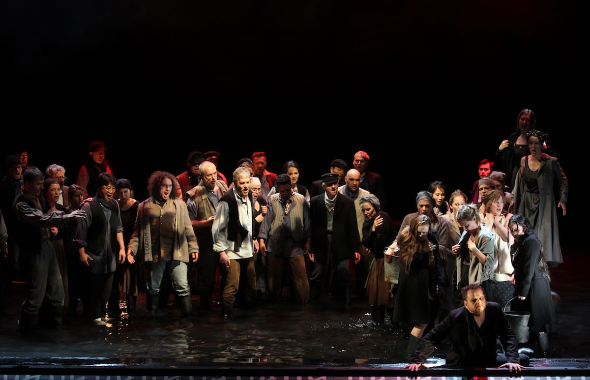 Chor- und Extrachor des theaterhagen, vorne Joachim Goltz (Holländer), Fotograf: Klaus Lefebvre