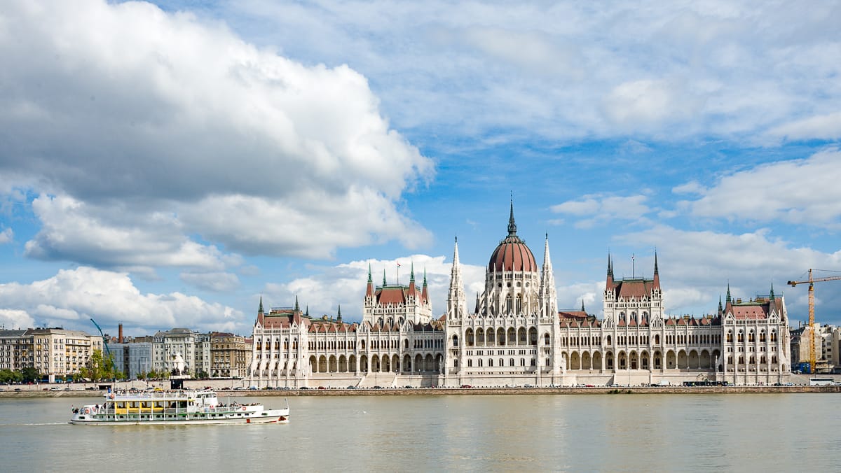 Budapester Parlament von Buda aus gesehen