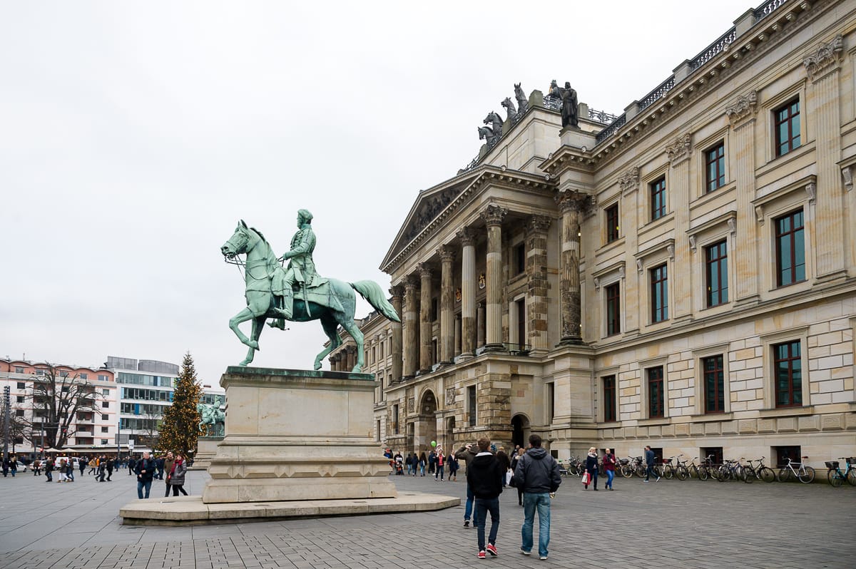Braunschweiger Schloss mit Reiterstandbild