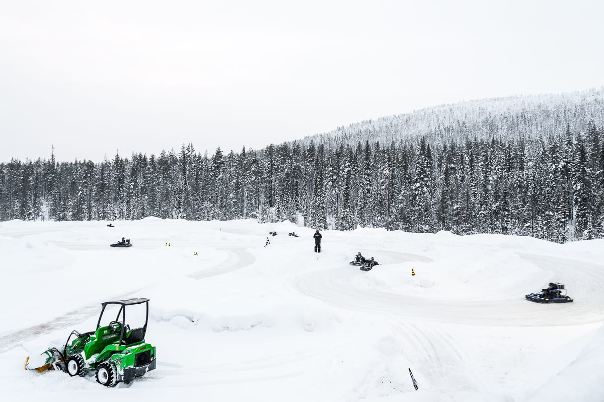 Kart fahren auf Eis - in Lappland, Finnland