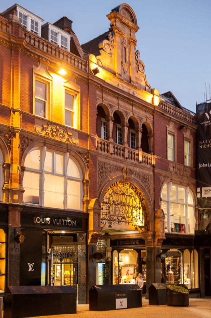Victoria Quarter mit Louis Vuitton