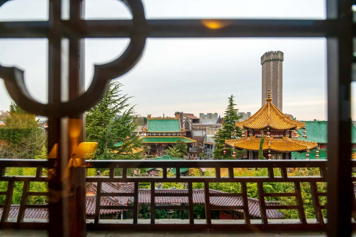 Ausblick auf den chinesischen Garten und das Phantasialand