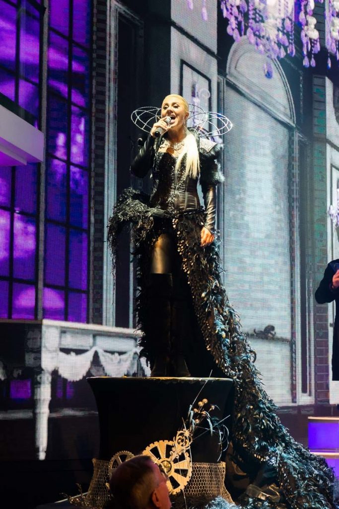 Anastasija im wohl schönsten und aufwendigstem Kostüm der Show