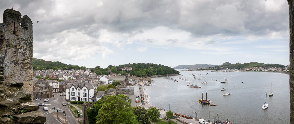 Blick von Conwy Castle auf Conwy und die Flussmündung des Conwy