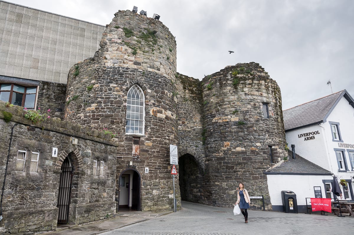 Stadtmauer und Turm in Conwy