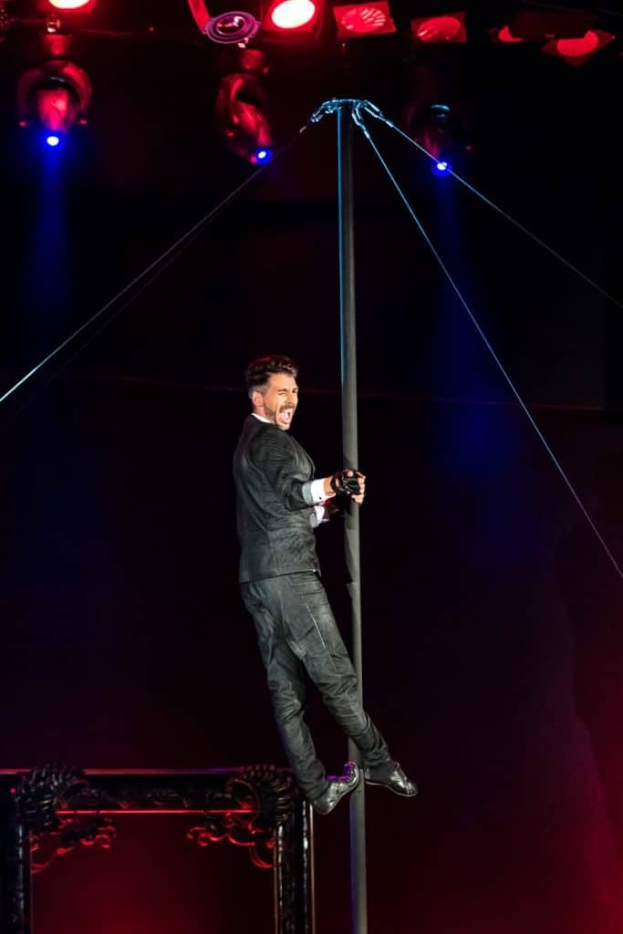 Vertical Pole - Alexey Bitkine