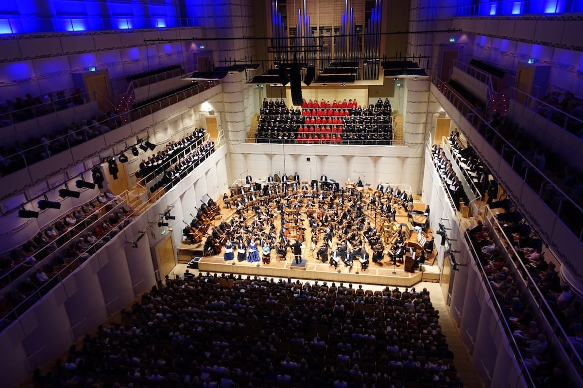 Dortmunder Philharmoniker und Chöre während Mahlers Sinfonie der Tausend