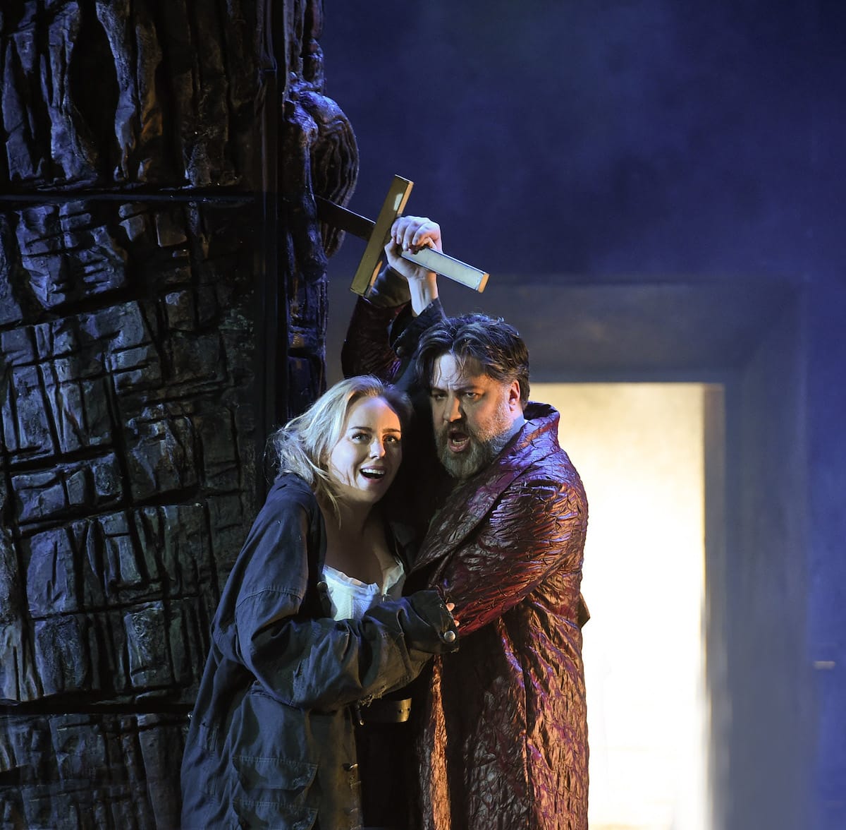 Elisabet Strid (Sieglinde), Corby Welch (Siegmund) FOTO: Hans Jörg Michel