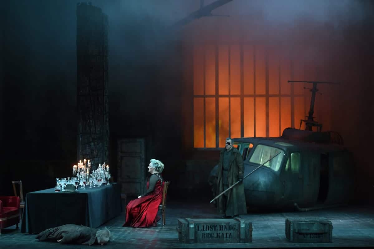 Linda Watson (Brünnhilde), Simon Neal (Wotan) FOTO: Hans Jörg Michel