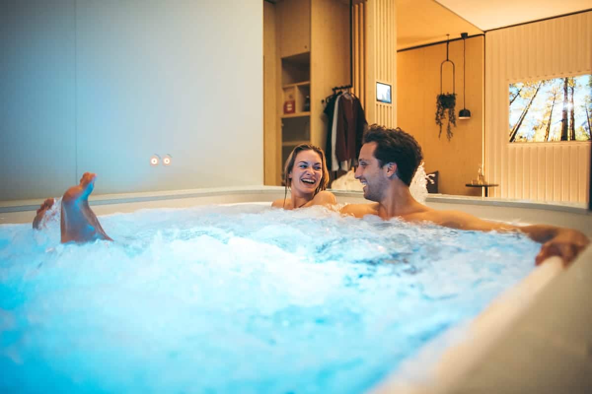 Der eigens entwickelte Whirlpool Foto: Julius Gnoth & KNSY Photography