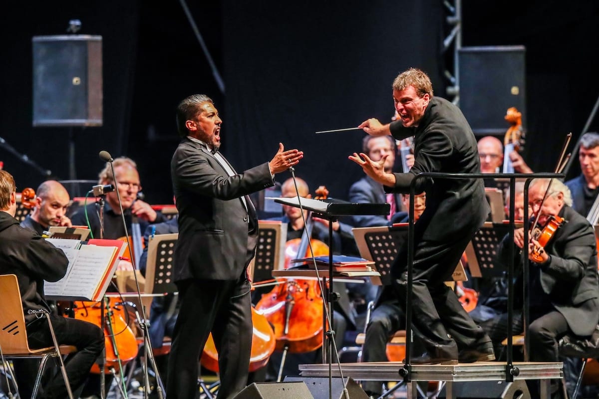 "Ritorna Vincitor" - Am Freitagabend präsentierten sich dem Dortmunder Publikum erstmals die beeindruckenden Stimmen des neuen Opernensembles am Theater Dortmund. Begleitet wurden diese stimmlichen Feuerwerke von den Philharmonikern unter der Leitung von Generalmusikdirektor Gabriel Feltz. Foto: Jan Heinze