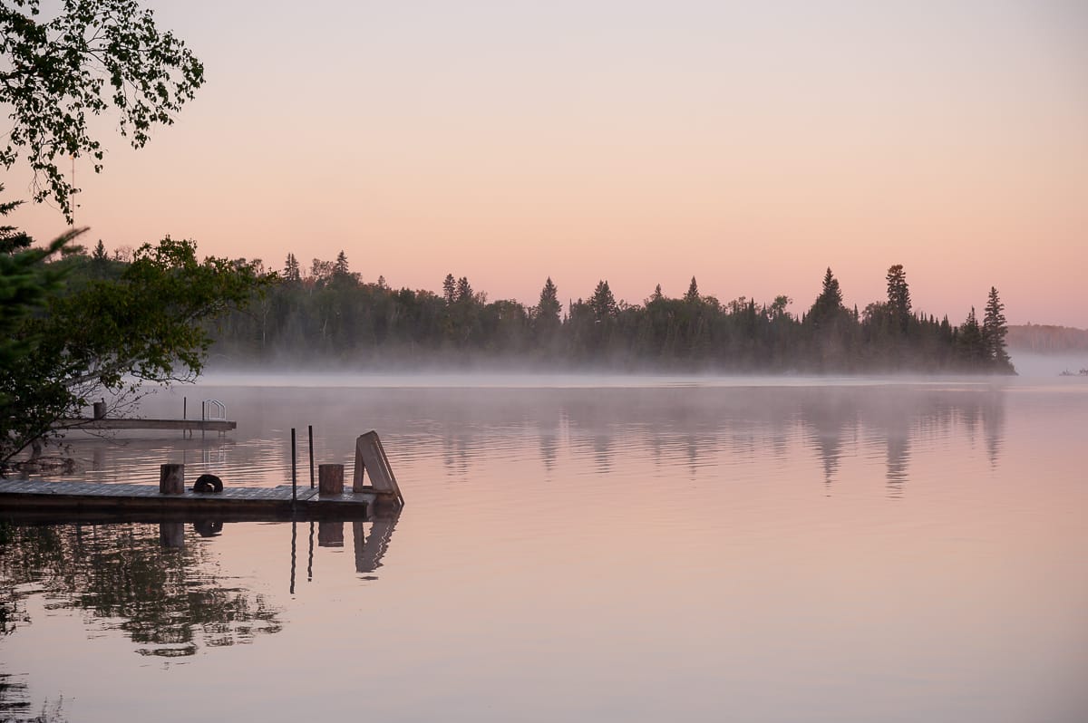 Falcon Lake am Morgen in schönster Bonbonfarben