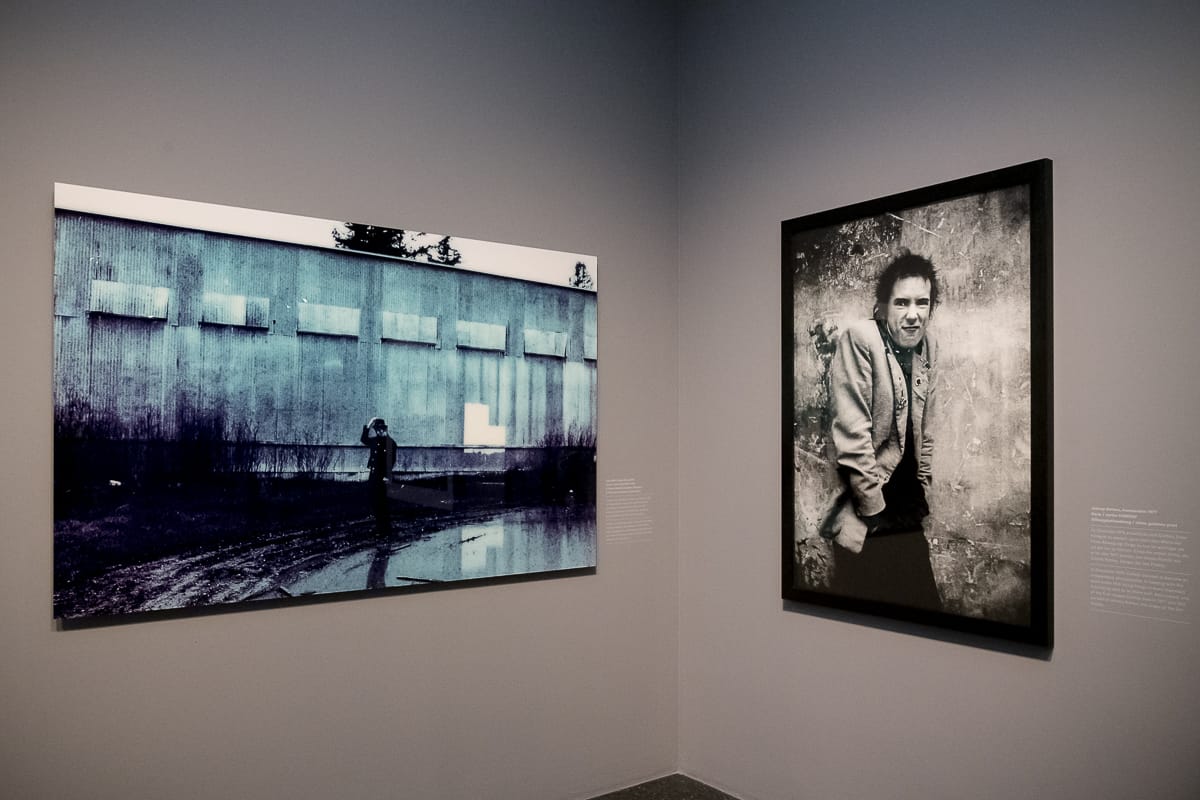 Johnny Rotten (rechts), Sex Pistols - 1977, Anton Corbijn