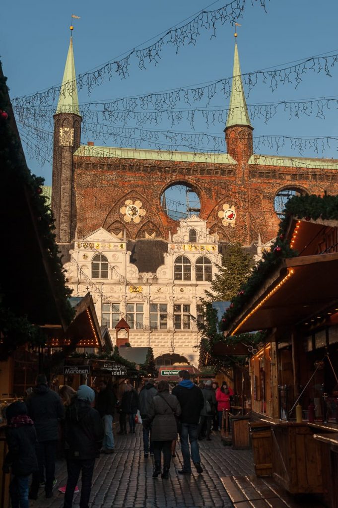 Schaufassade des Rathauses