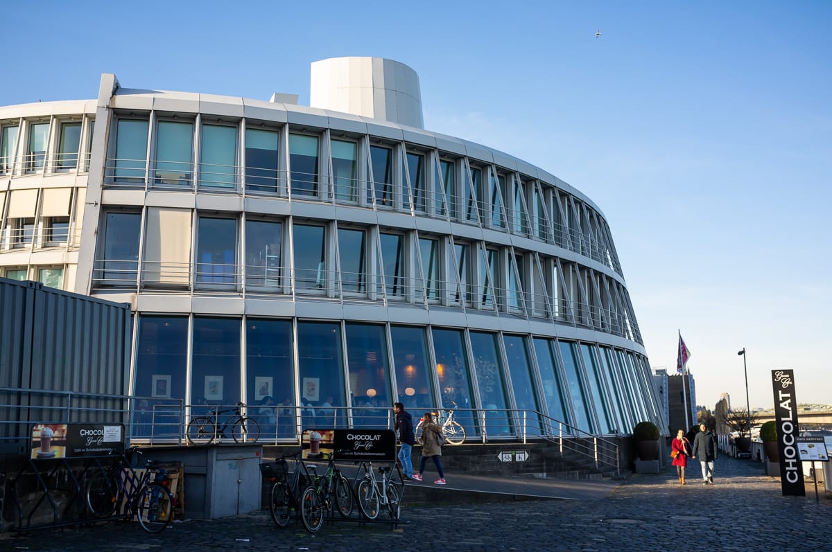 Der Neubau mit dem Museumscafé