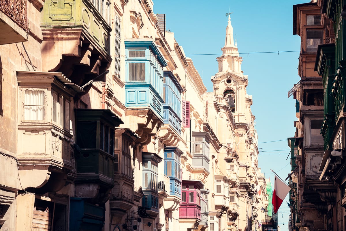 Farbige Balkons in Valletta - typisch für Malta