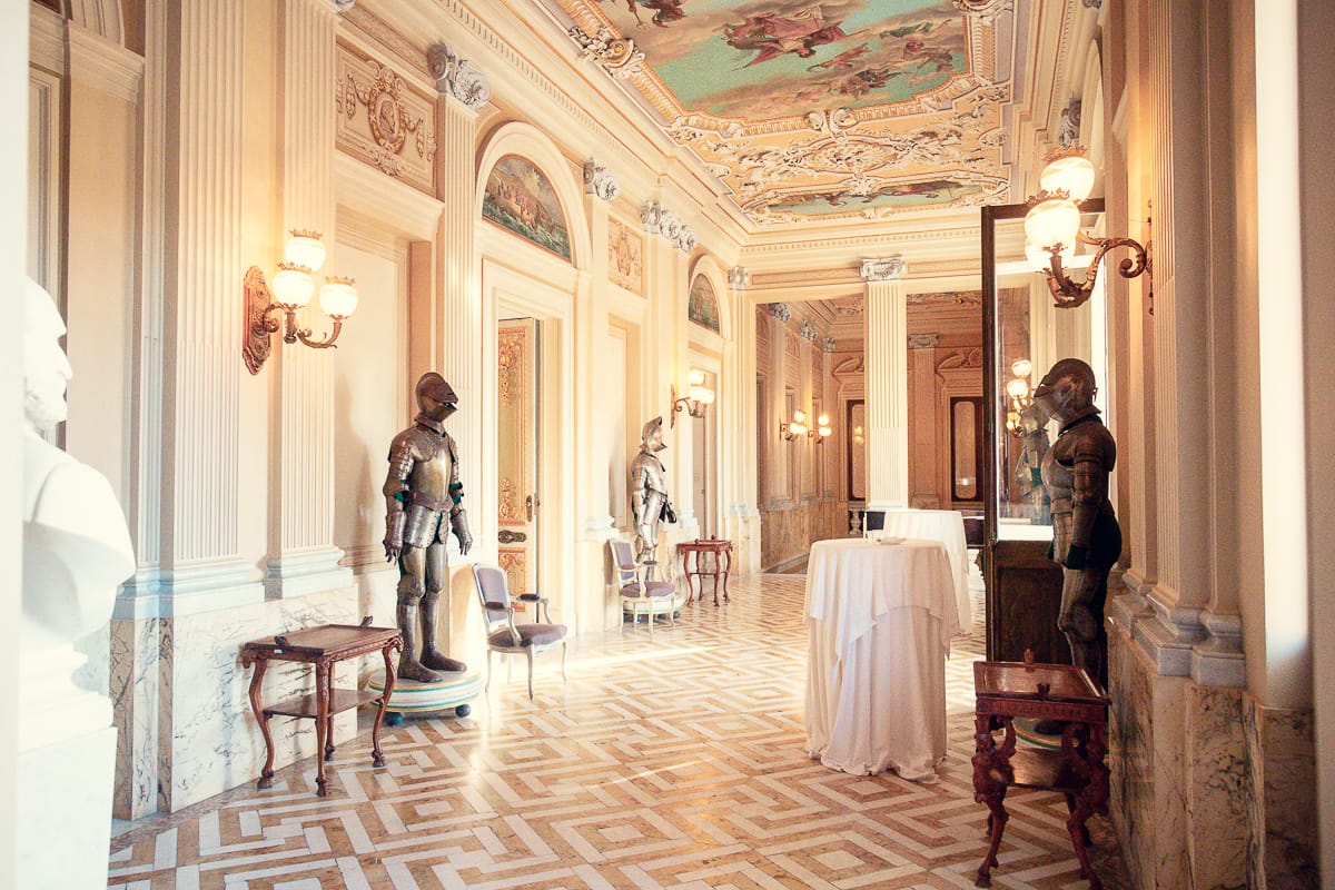 Im Obergeschoss des Palazzos - Ritterrüstung und Barock