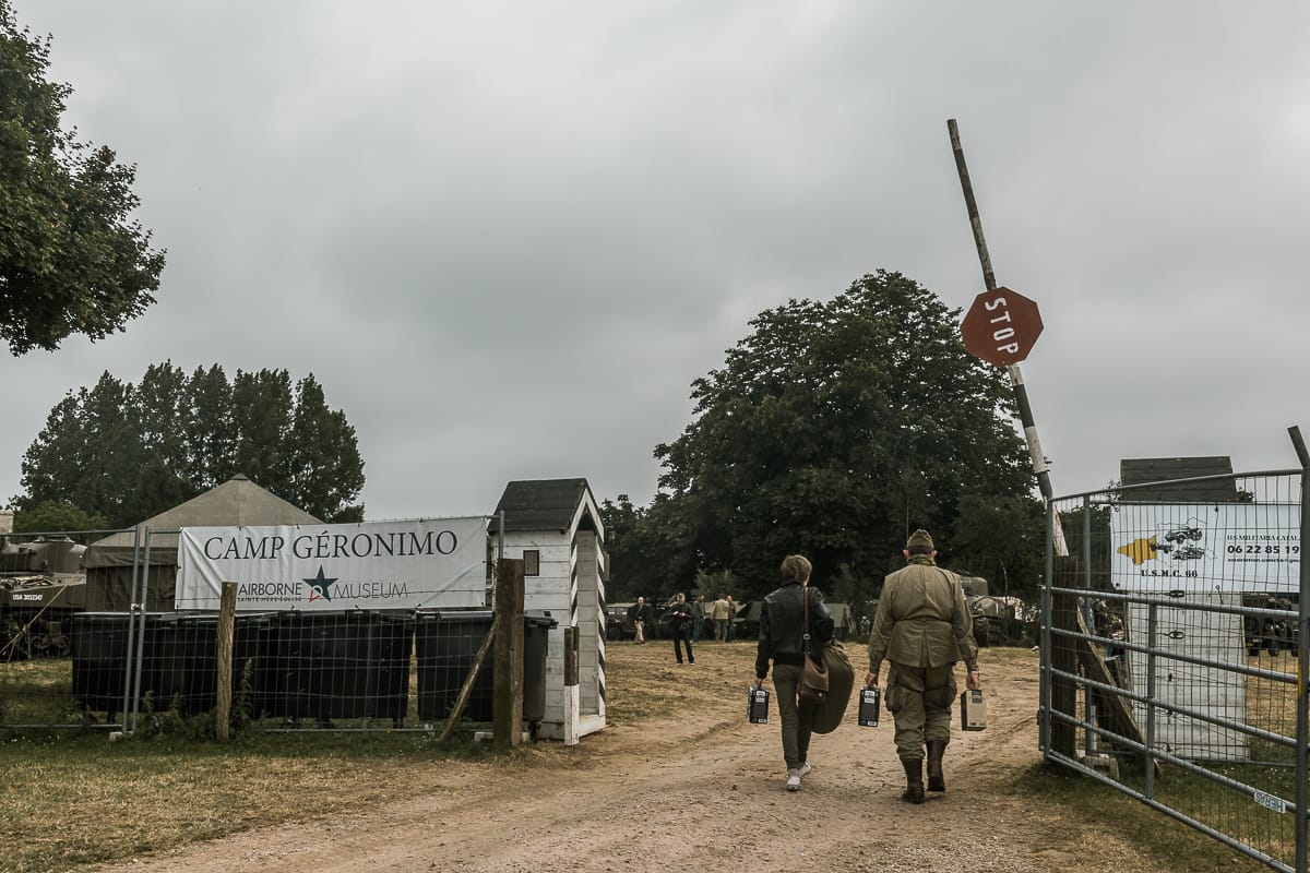 Einfahrt zum Camp Géronimo.