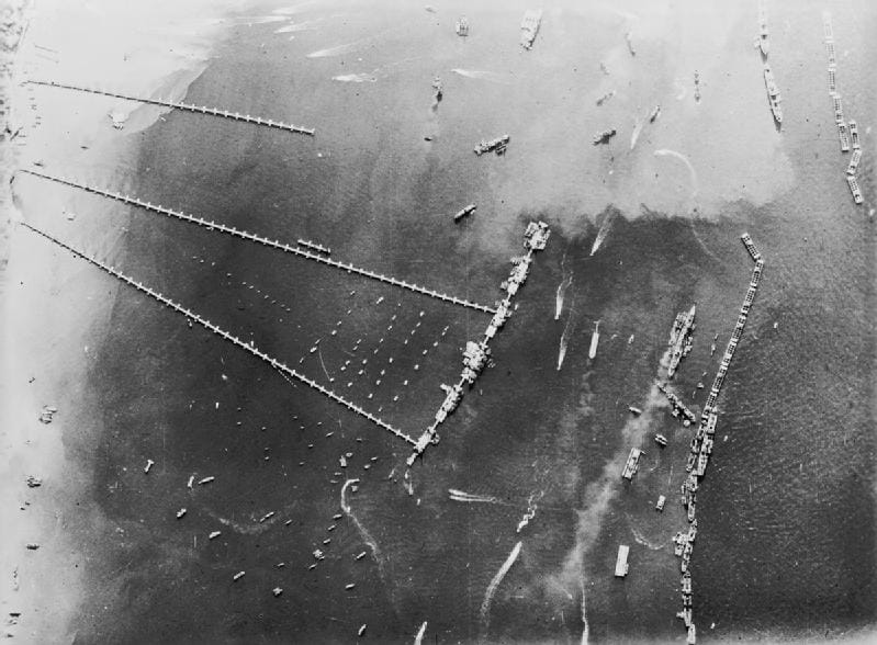 Mulberry „B“ am 27. Oktober 1944 aus der Luft aufgenommen Foto: Royal Air Force official photographer - This is photograph C 4626 from the collections of the Imperial War Museums, gemeinfrei via Wikipedia